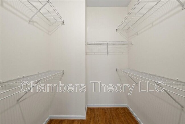 Building Photo - 4852 Eisenhower Ave