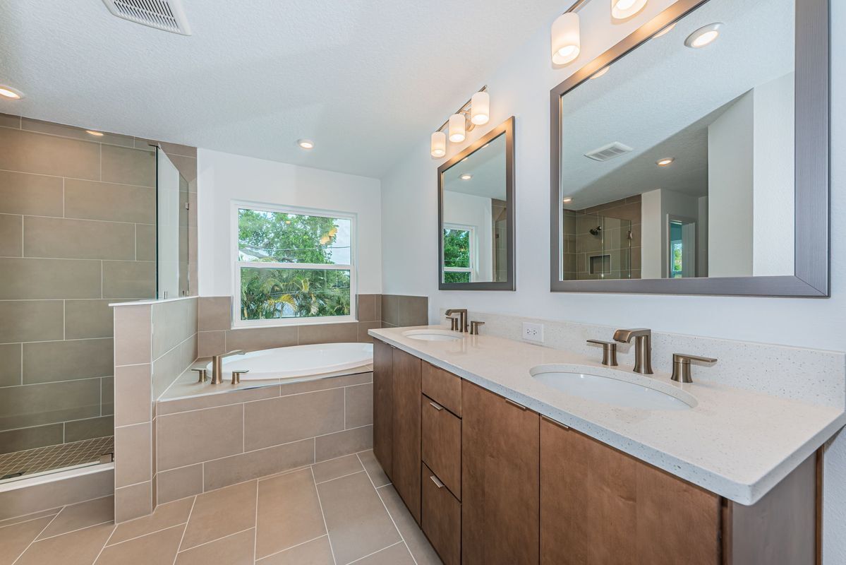 Building Photo - 1701 25th Ave N