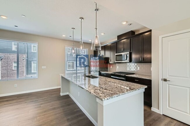 Building Photo - 1759 Peak Lp