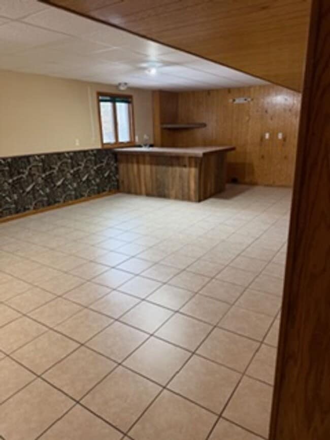 Building Photo - Beautiful country setting