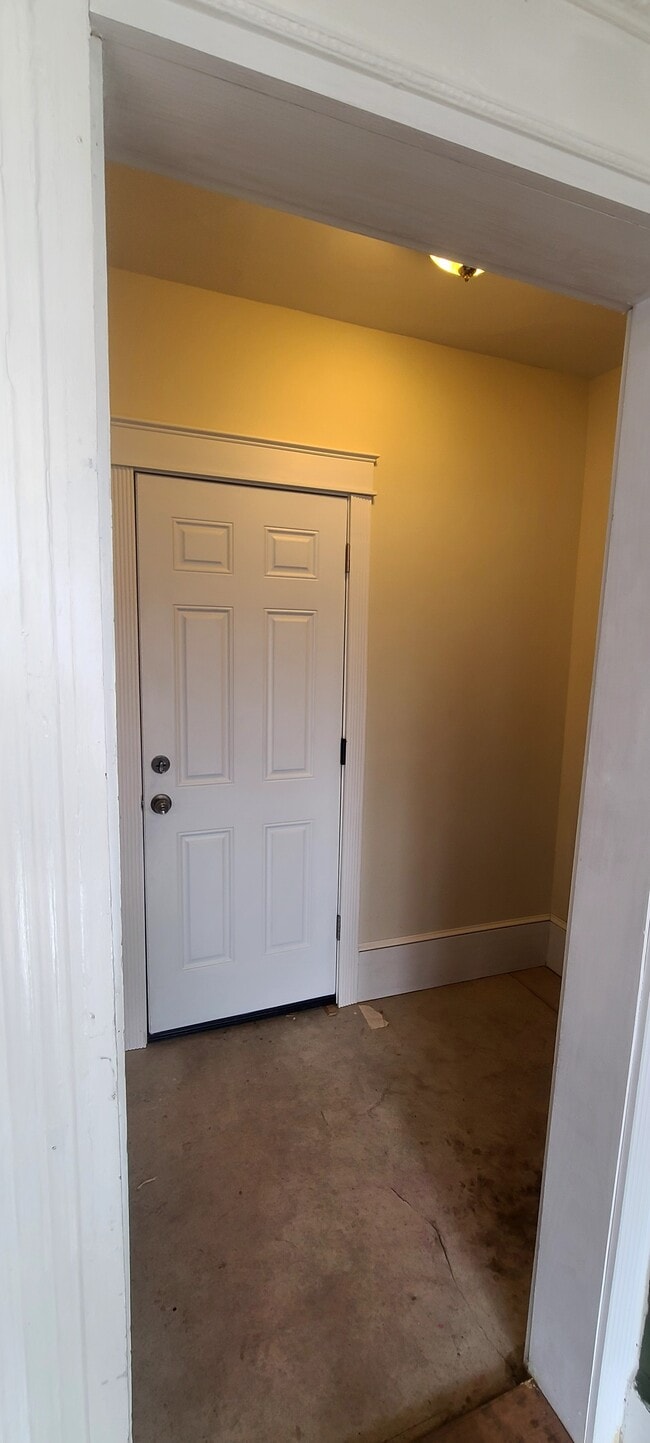 Building Photo - 33 Howard St