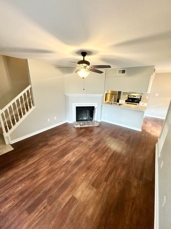 Building Photo - Cobblestone Condo Rental Available