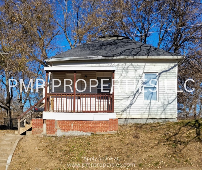 Primary Photo - 2 Bedrooms/1 Bathroom House