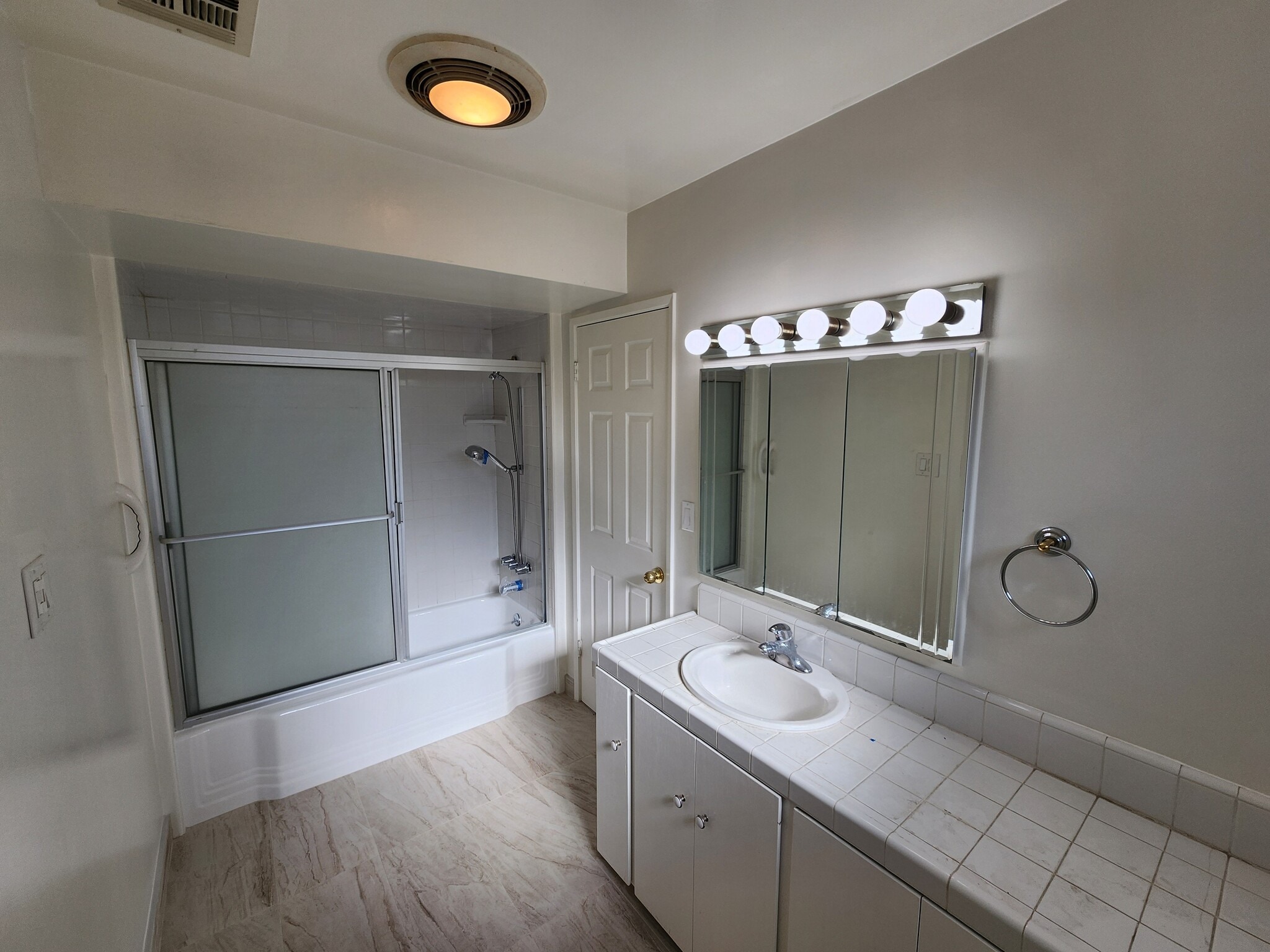 Building Photo - 10447 Cantara St