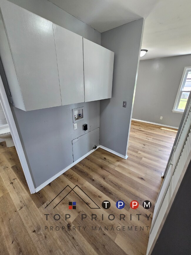 Building Photo - 2 Bedroom | 1 Bathroom Single Family Home ...