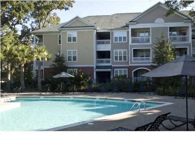 Building Photo - Two bedroom condo at 254 Seven Farms - Dan...