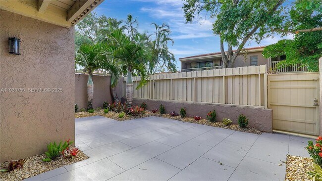 Building Photo - 205 Dunwoody Ln