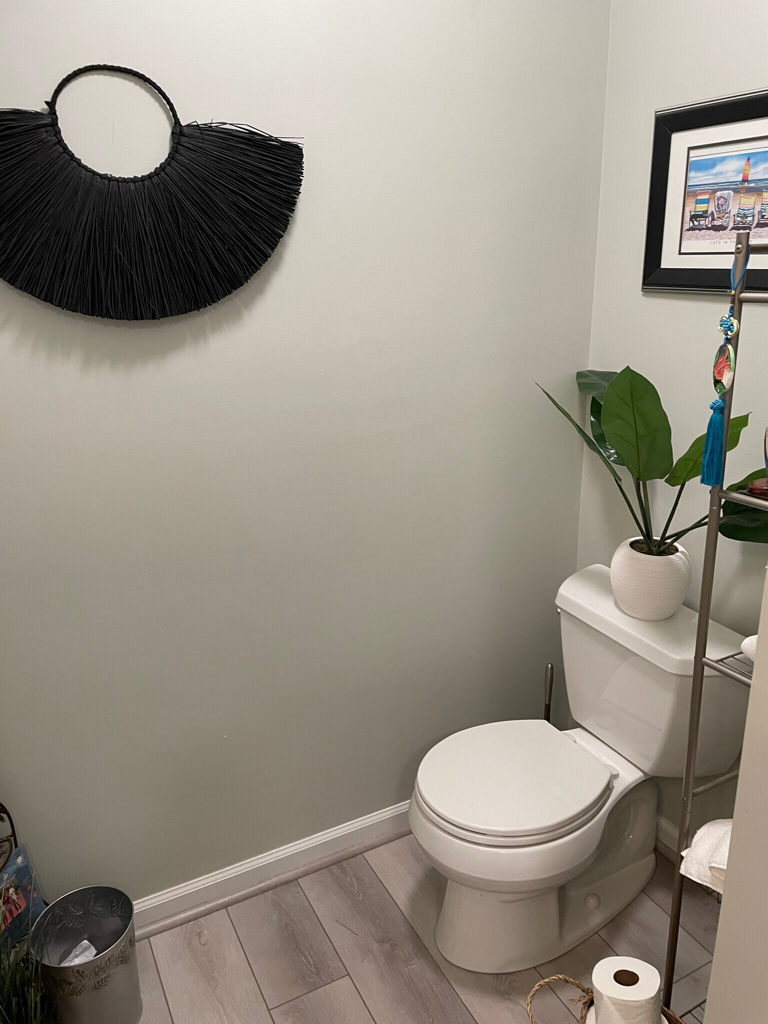 Guest Bathroom - 4140 Breezewood Dr