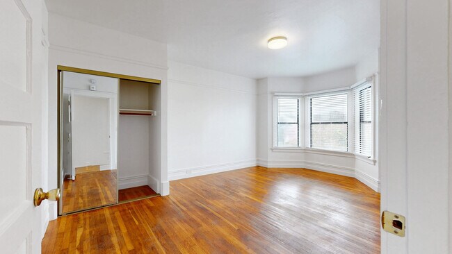 Building Photo - 216 4th Ave