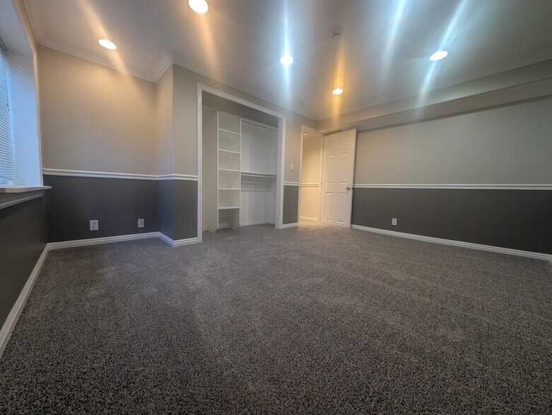 Building Photo - 5750 S Dynasty Oaks Cir