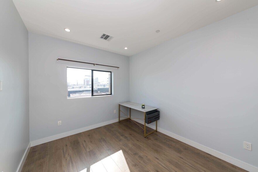 Building Photo - 1240 S Harvard Blvd