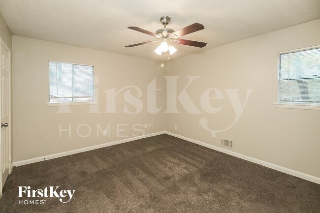 Building Photo - 9067 Homewood Dr