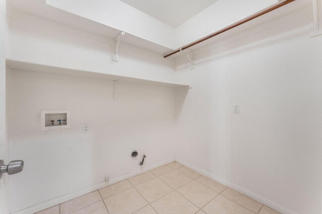 Building Photo - 8901 Goldstone Ave