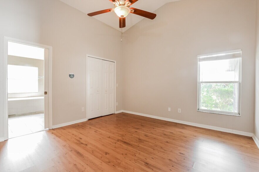 Building Photo - 1319 Acorn Cir