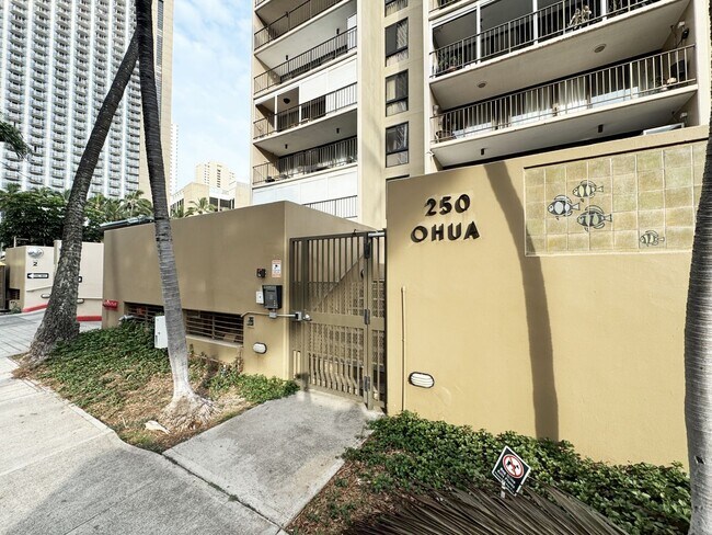 Building Photo - Large 2/2 in Heart of Waikiki with Central A/C & Utilities Included