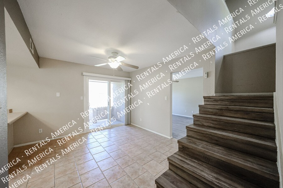 Building Photo - 4555 W Continental Dr