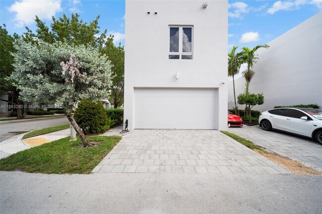 Building Photo - 10560 NW 64th Terrace