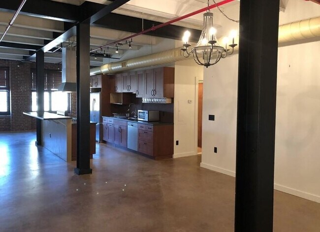 Building Photo - 406 Lincoln St