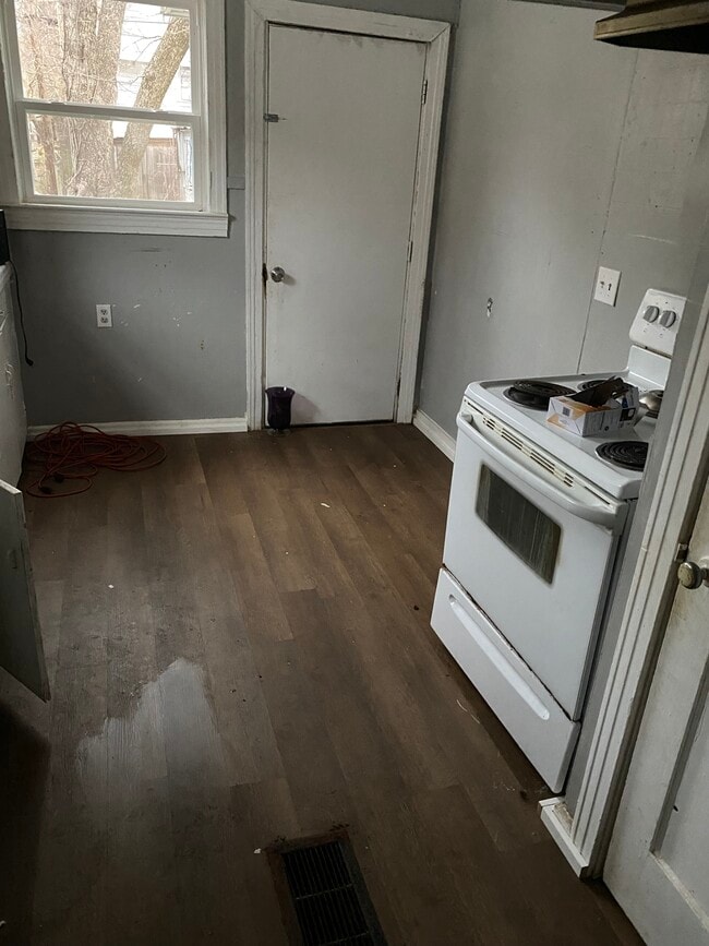 Building Photo - 152 E Wichita St