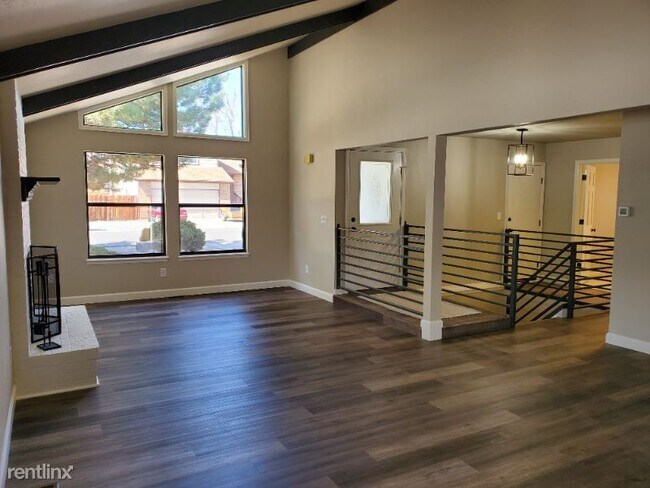 Building Photo - 5 br, 3 bath House - 596 Creekside Ct