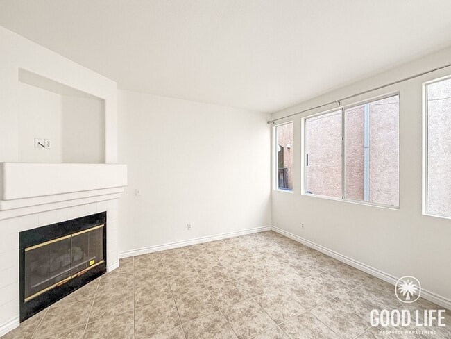 Building Photo - Spacious 3bd/3ba Located in Miramar Ranch North!