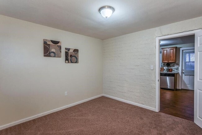 Building Photo - Eclectic 2 Bedroom 1 Bathroom with 2 Offic...