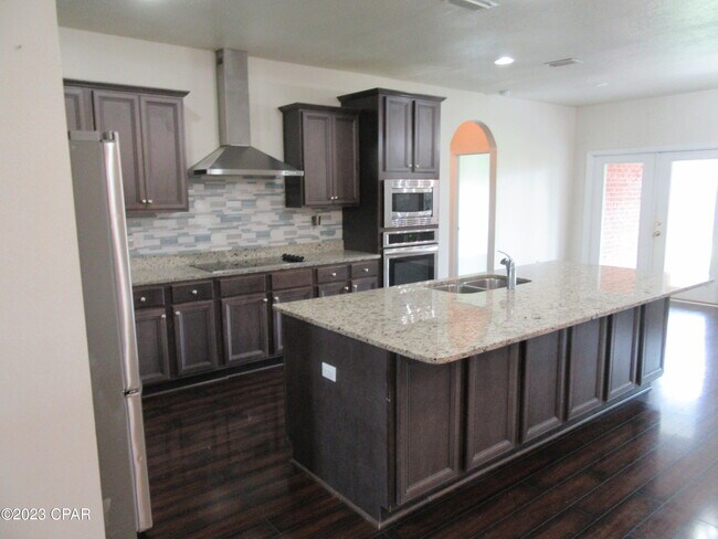 Building Photo - 105 N Shoreview Dr.