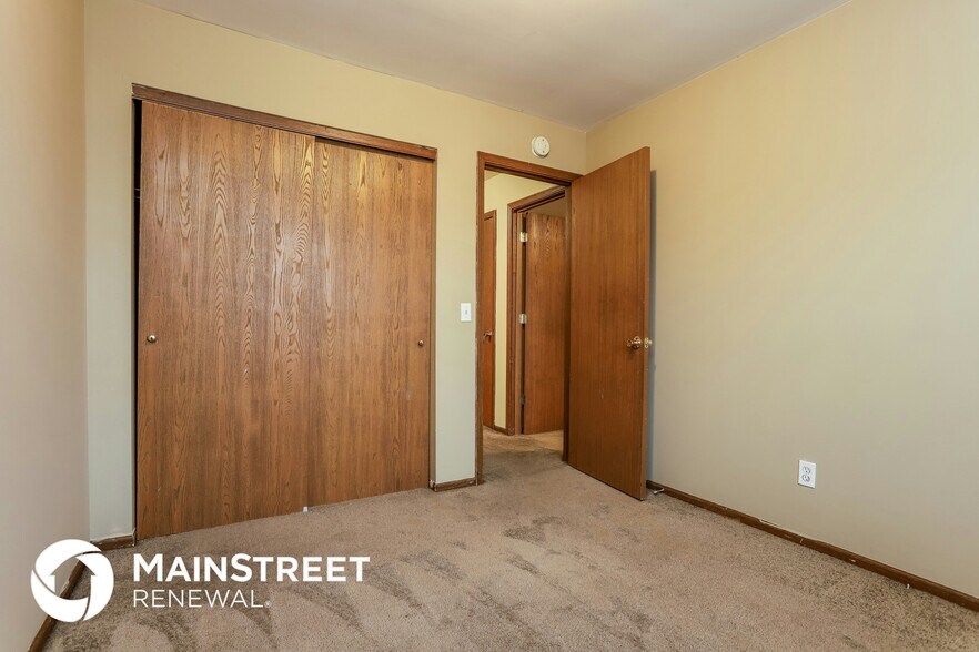 Building Photo - 2 Aspen Pointe Dr