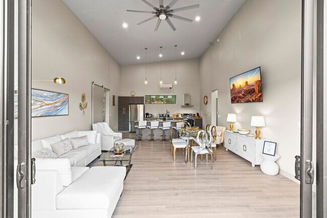 Building Photo - 60 Moondance Ln