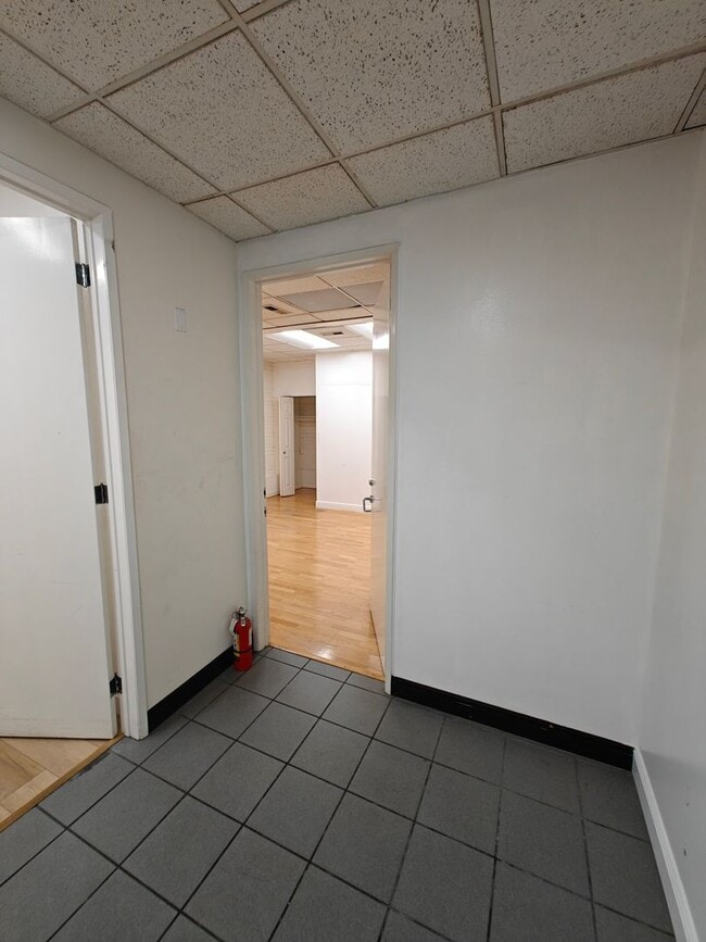 Building Photo - 733-739 Grant Ave / 30-40 Waverly Pl