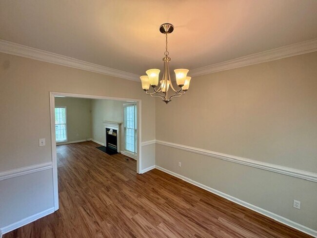 Building Photo - Stylish Living on a Cul-de-Sac in The Poin...