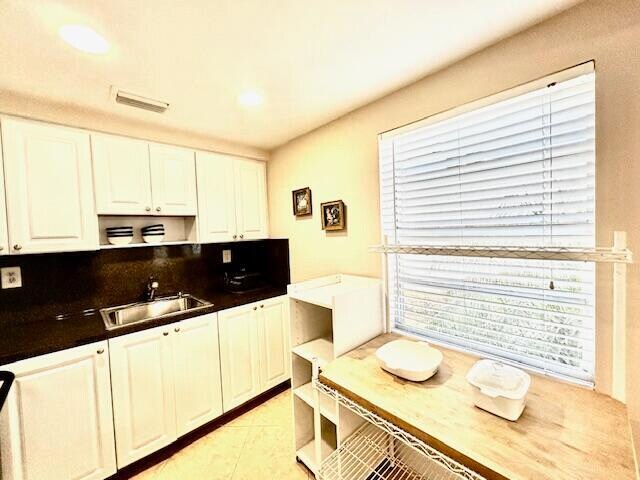 Building Photo - 715 Normandy Ln