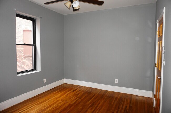 Building Photo - Charming 2 Bedroom/1 Bathroom Apartment in Reservoir Hill, MD!