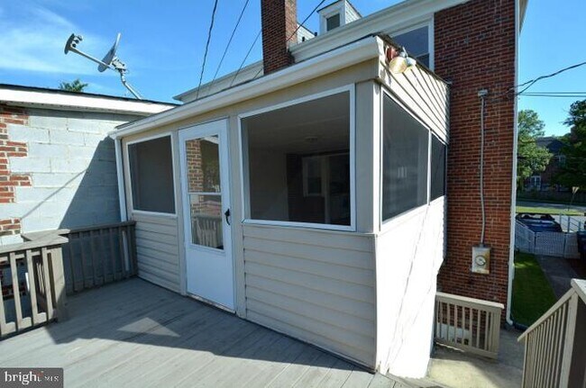 Building Photo - 2602 S Troy St