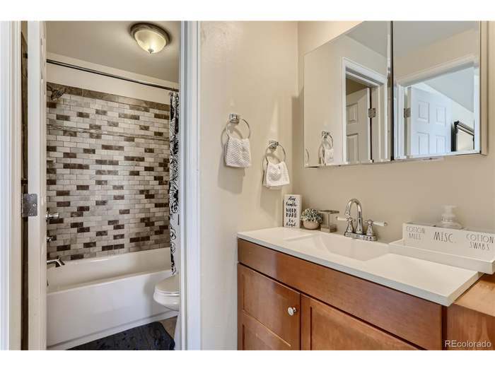 Building Photo - 15065 E Louisiana Dr