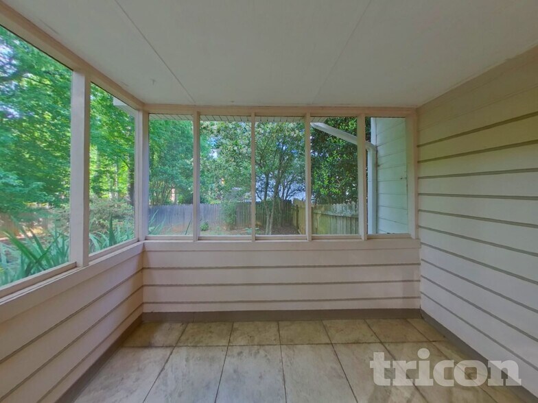 Building Photo - 107 Marks Style Rd