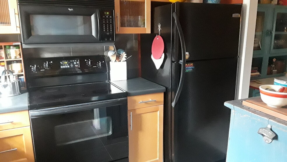 Building Photo - 1055 Baxter St