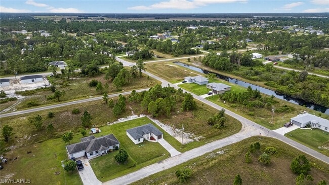 Building Photo - 1108 Eauclaire St E