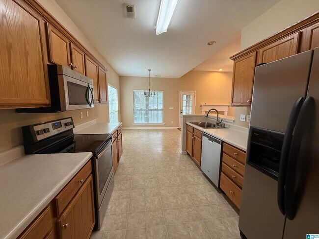 Building Photo - 1009 Castlemaine Way