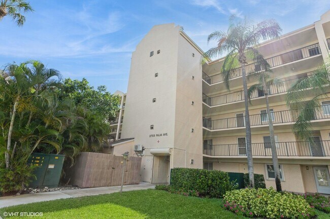 Primary Photo - 275 Palm Ave