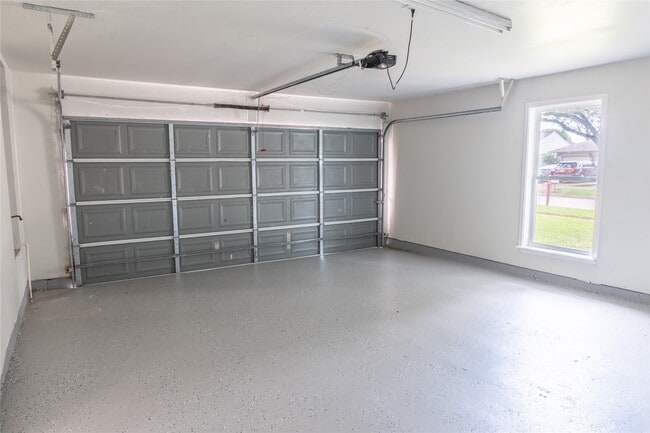 Building Photo - 609 Oak Harbor Dr