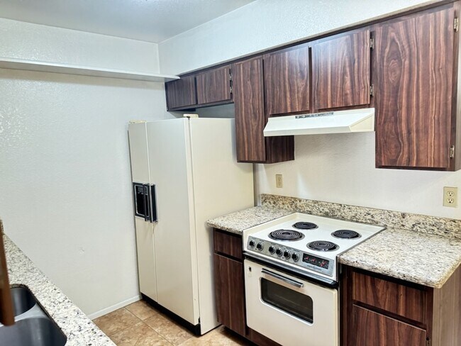 Building Photo - 2 Bedroom Chandler Condo Rental