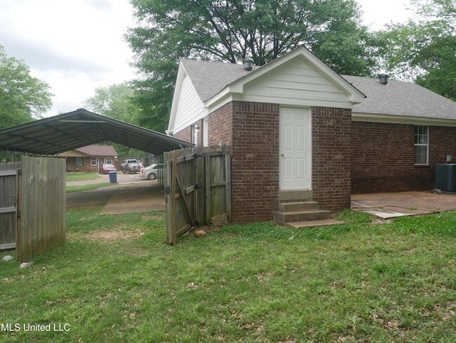 Building Photo - 6525 Lynnfield Rd