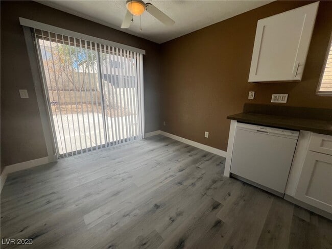 Building Photo - 1368 Torington Dr