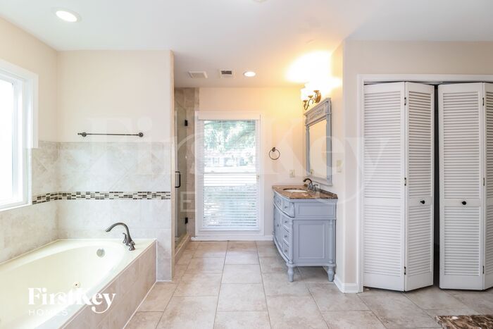 Building Photo - 4205 Charleswood Rd