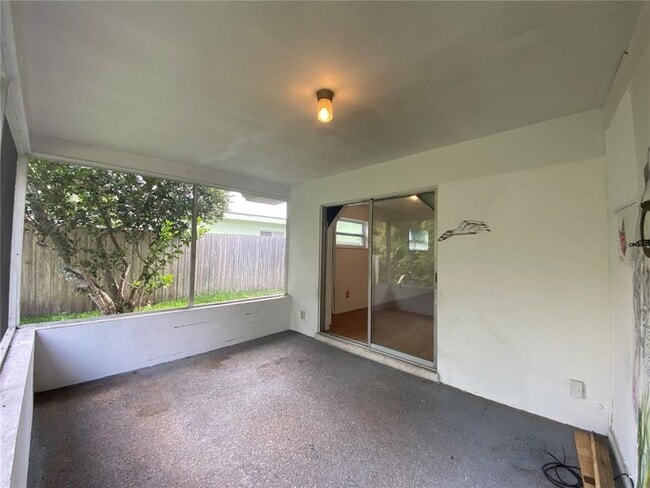 Building Photo - 2084 Ridgelane Rd