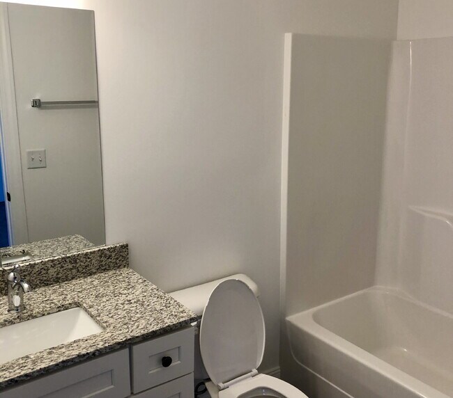 Building Photo - 3BD 2.5 BA TOWNHOME FOR RENT - WITHIN WALKING DISTANCE OF TTU