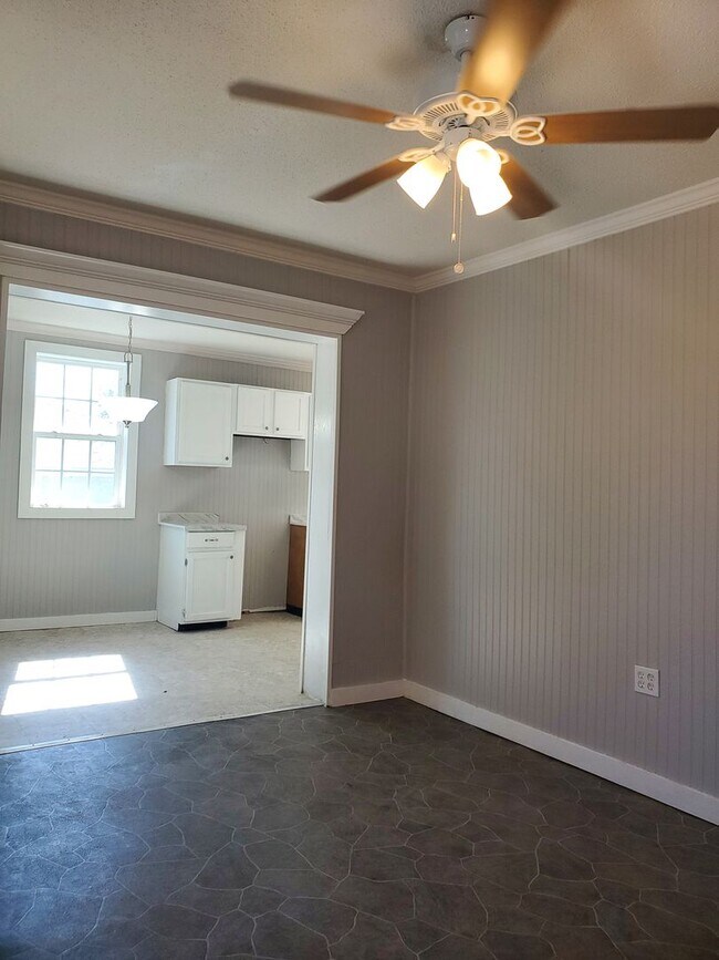 Building Photo - 149 Circle Dr