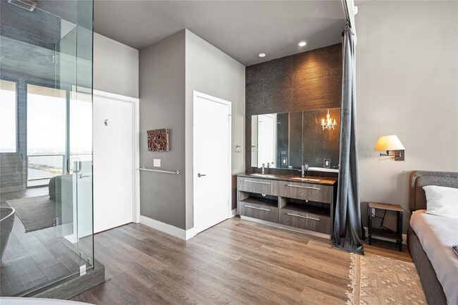 Building Photo - 480 NE 31st St