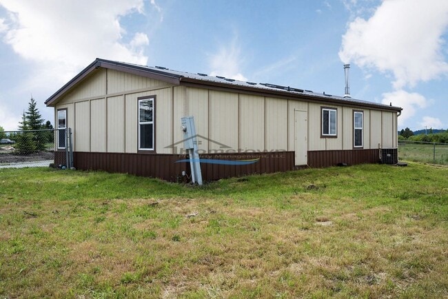 Building Photo - Country Home with Fenced Yard in Hayden!